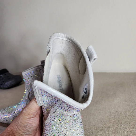 Limelight Kids Girls 3 Silver With Iridesent Rhinestone Boots - Picture 4 of 7